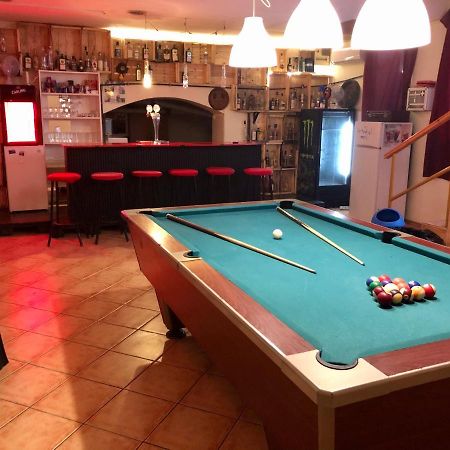 Whole Basement Former Pub3 For Bachelor / Bachelorette Party Budapesta Exterior foto