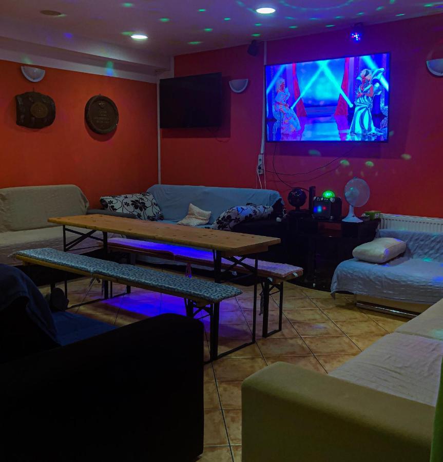 Whole Basement Former Pub3 For Bachelor / Bachelorette Party Budapesta Exterior foto