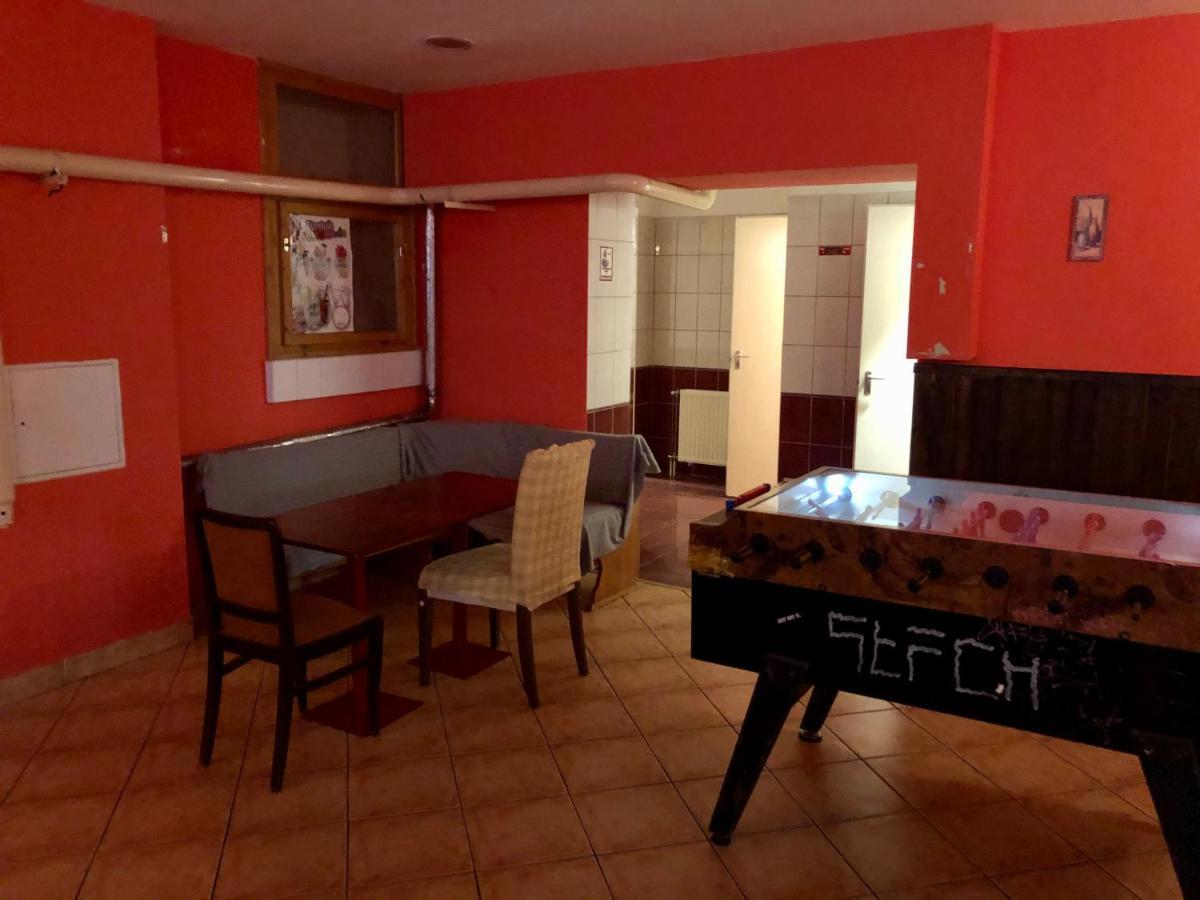 Whole Basement Former Pub3 For Bachelor / Bachelorette Party Budapesta Exterior foto