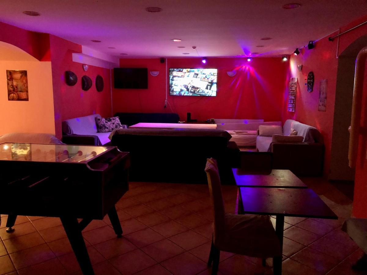 Whole Basement Former Pub3 For Bachelor / Bachelorette Party Budapesta Exterior foto